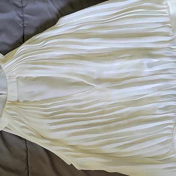 Top - Picture 2 of 4